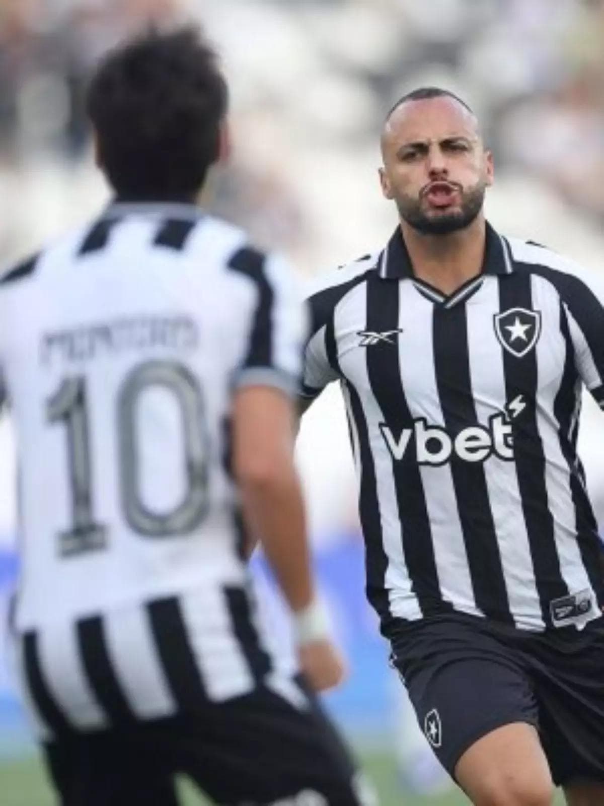 Três de Arthur Cabral, Uma Ausência Misteriosa e um Corinthians Afundando: Botafogo Massacra no Nilton Santos