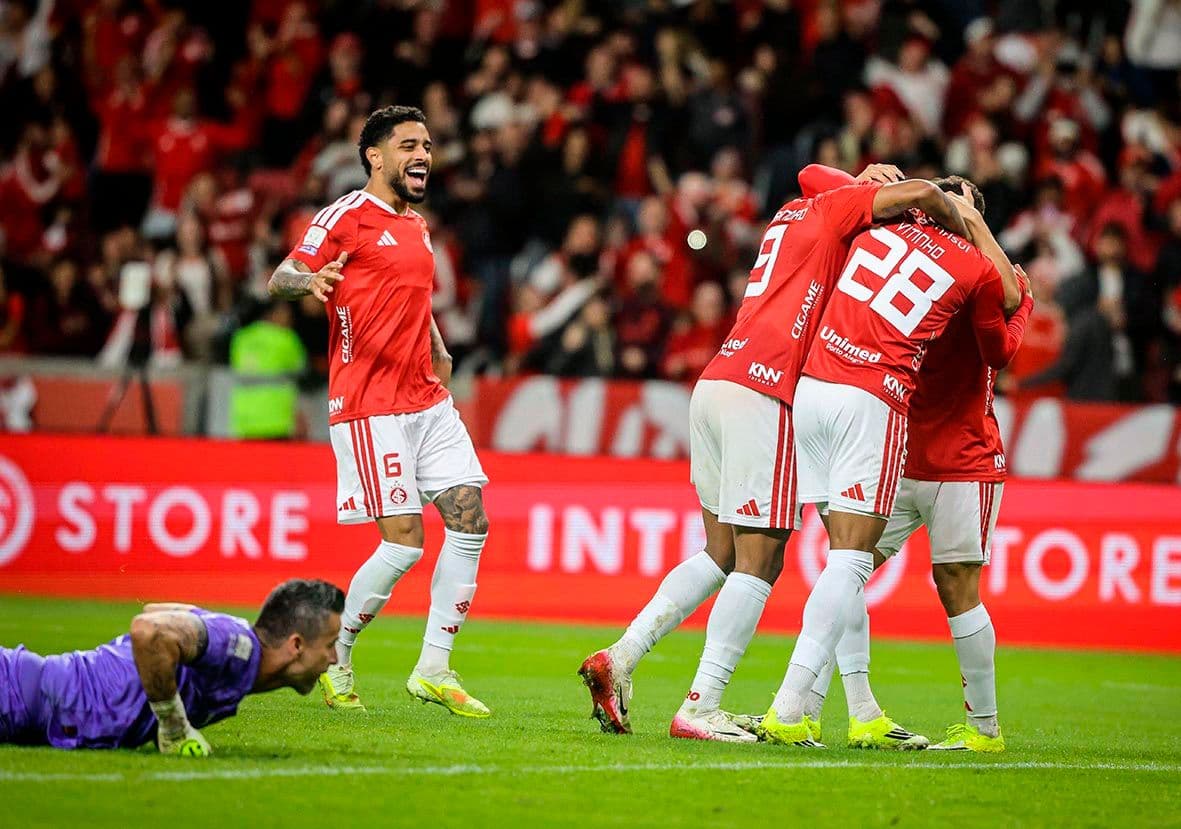 Internacional Vence o Fluminense e Sai do Z-4: 2 x 0 no Beira-Rio