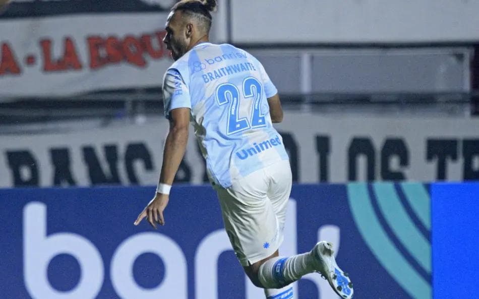 Braithwaite Faz História, Grêmio Arrasa e Passa Raspando o Pente no Nordeste com Goleada de 5 a 0 no Agregado
