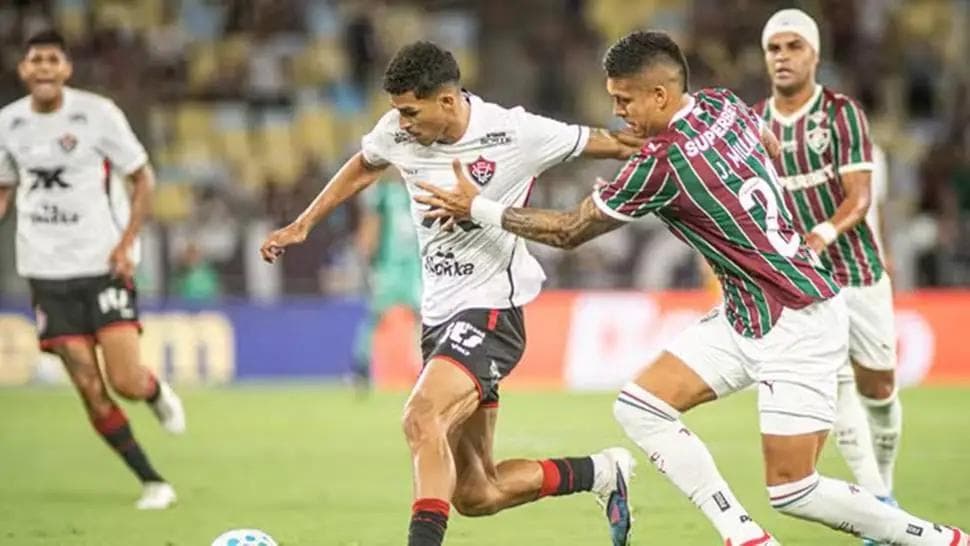 Serna de Cavadinha nos Acréscimos Salva o Flu, Mas Maracanã Vai ao Protesto: 2 a 2